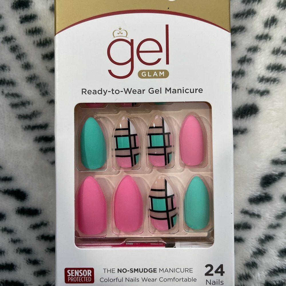 3 for $15 Goldfinger Kiss nails